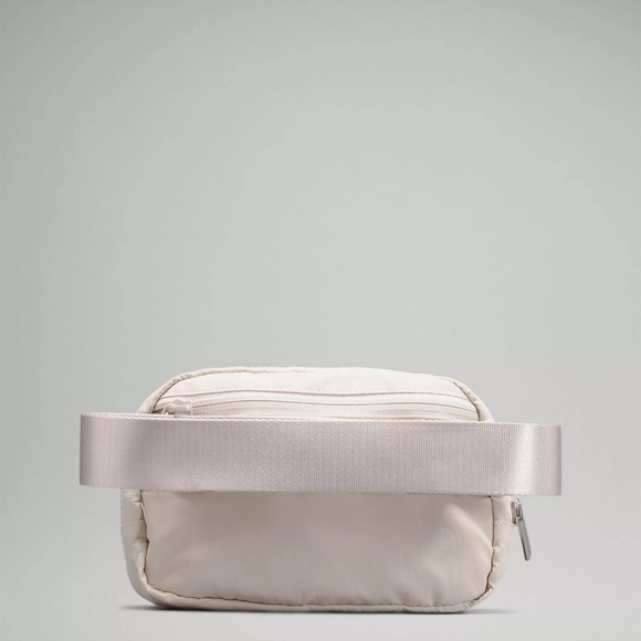 Lululemon Everywhere Belt Bag White Opal NWT - Picture 5 of 16